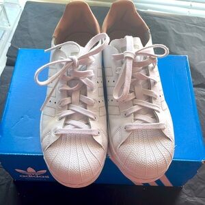 Adidas superstar sneakers women size 5us in excellent condition